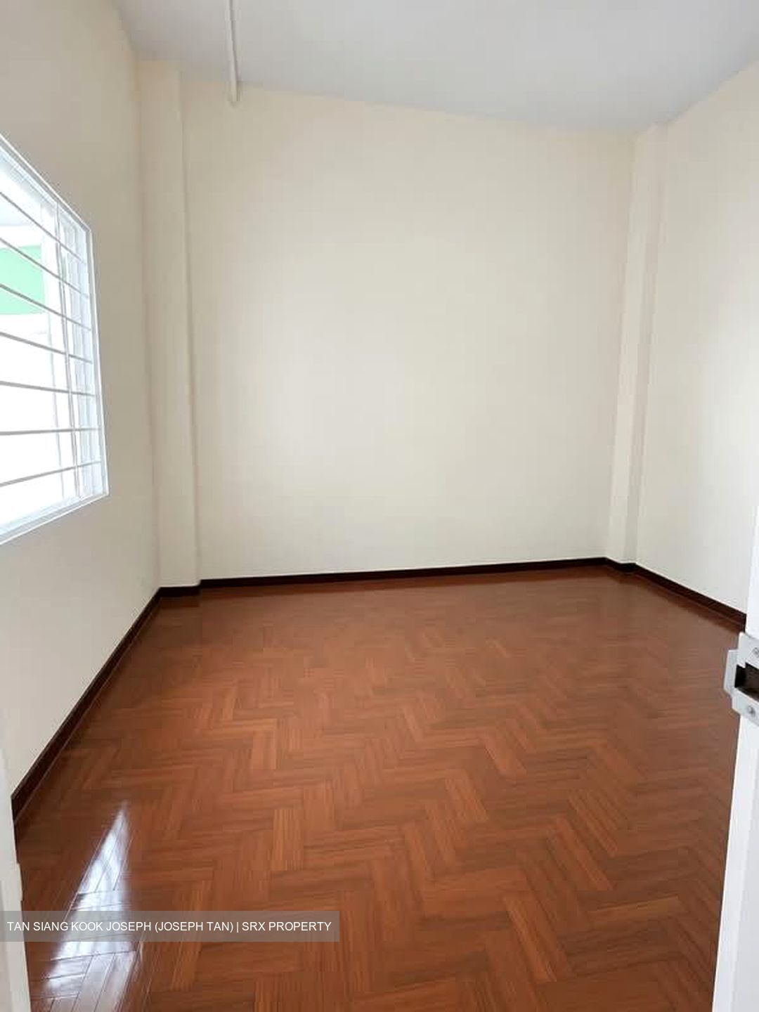 Flower Road (D19), Terrace #568882301
